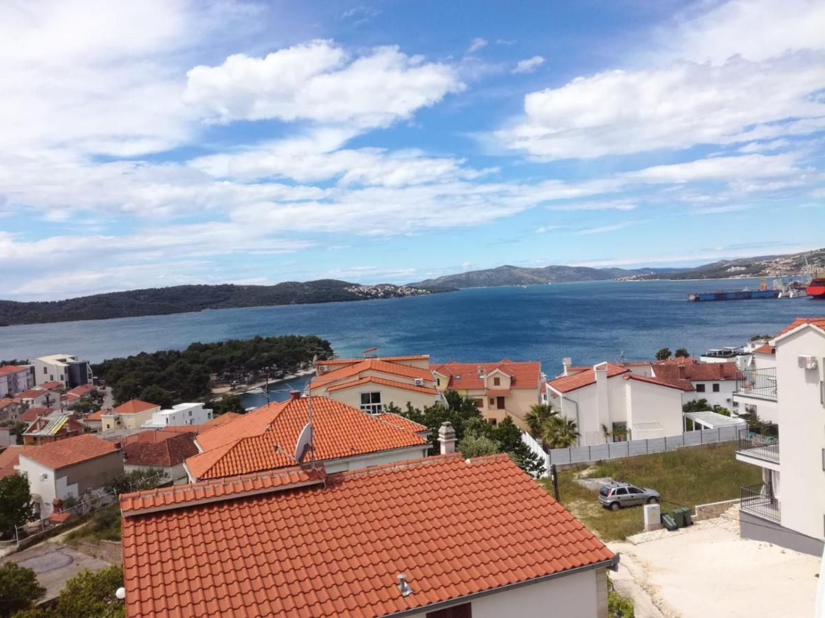 Apartment Mia - Spacious Apartment On 85 M2 With Beautiful Sea View Trogir Exterior foto